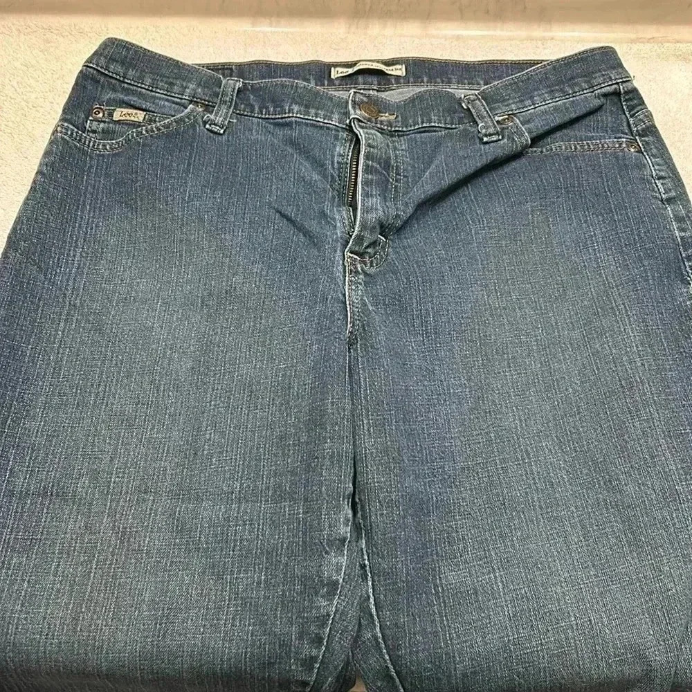 Lee Dark Wash Relaxed Straight Leg Women Jeans Size 14P - Picture 3 of 8